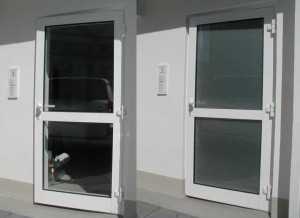 links ohne diese Folie, rechts mit